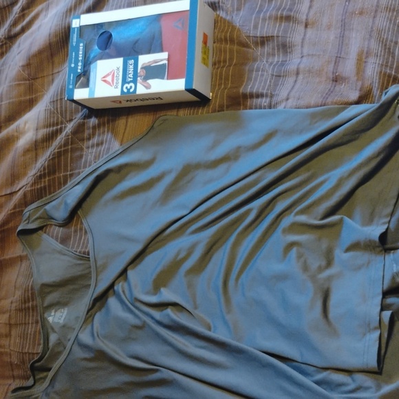 Reebok 3 pack performance tanks - Picture 1 of 5